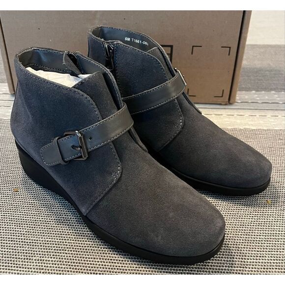 Trotters Women's Mindy Ankle Bootie - 5 - Picture 1 of 7